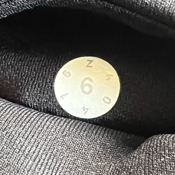 Lululemon Black Crop Mesh Side Panel Women’s Leggings Size 6 - Picture 4 of 4